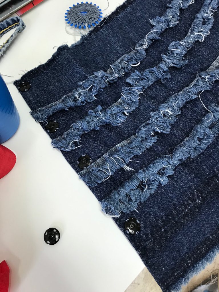 Knöpfe annähen ...